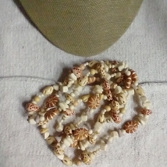 Brown white tribal ethnic African necklace - Picture 3 of 5